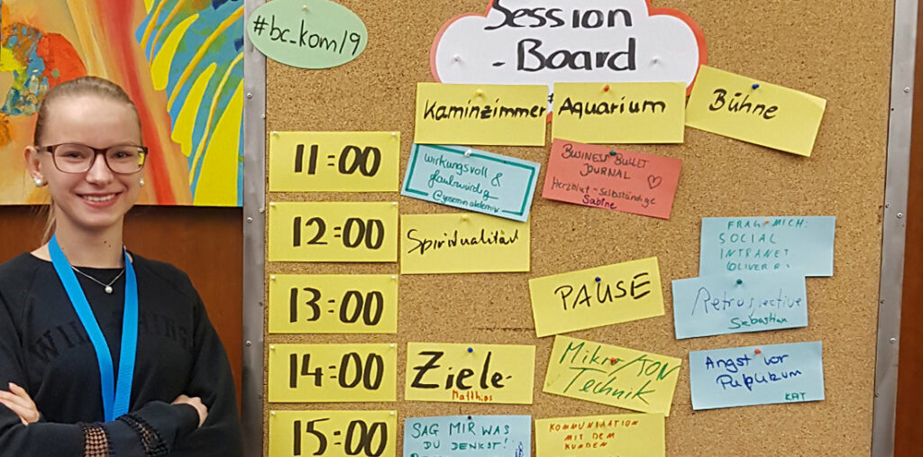 Angelina besuchte das Barcamp Kommunikation in Essen und konnte hier viele Menschen kennenlernen und Erfahrungen sammeln. In verschiedenen Sessions mit dem Kernthema Kommunikation wurden Tipps, Tricks und Möglichkeiten an die Teilnehmer weitergegeben.