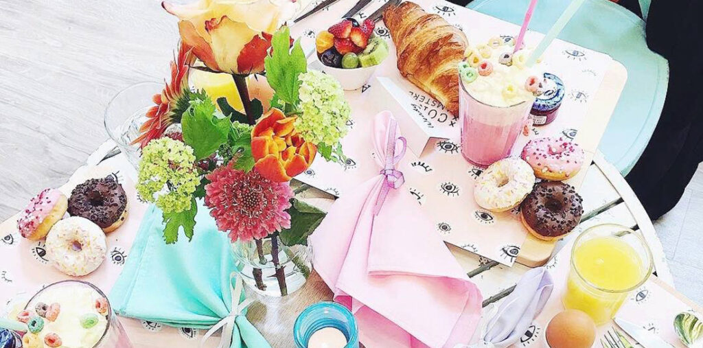 Cornerbakery ist nicht nur ein Tipp zu Ostern. In Maastricht etabliert sich nun auch das moderne Cafekonzept, in dem Milchshakes, Waffeln, Tacos, Gebäck und frisches Obst angeboten werden.