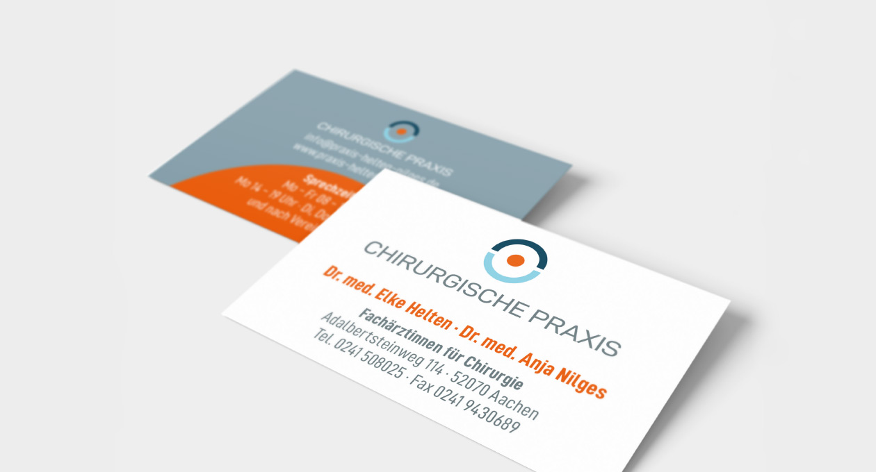 Vorder- und Rückseite der Visitenkarte von Dr. med. Elke Helten und Dr. med. Anja Nilges.