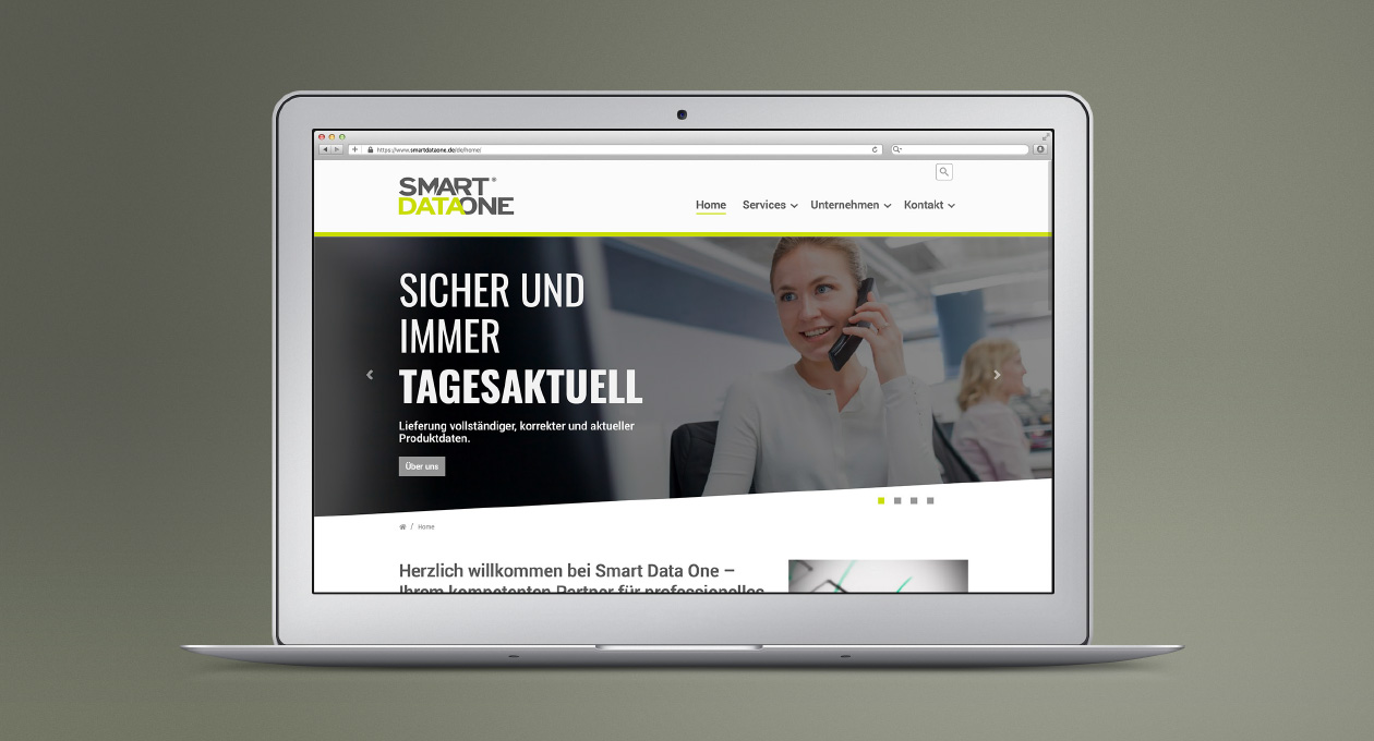 Ansicht der Website auf einem Laptop.